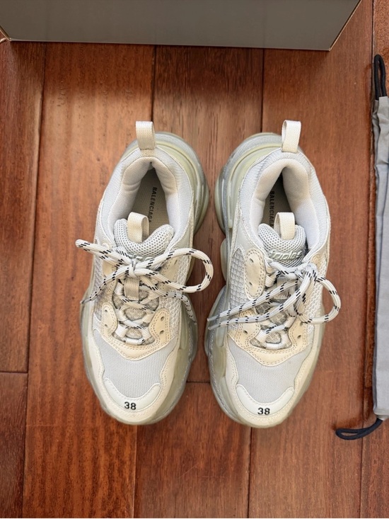 Balenciaga Triple S Pearl Grey | Hypebeast Balenciaga Triple S Clear Sole Women\'s
Sneakers pearl grey Sz 38 US 8